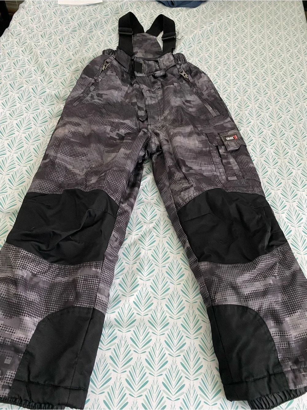 32 Degrees Kids Gray & Black Camo Snowbib